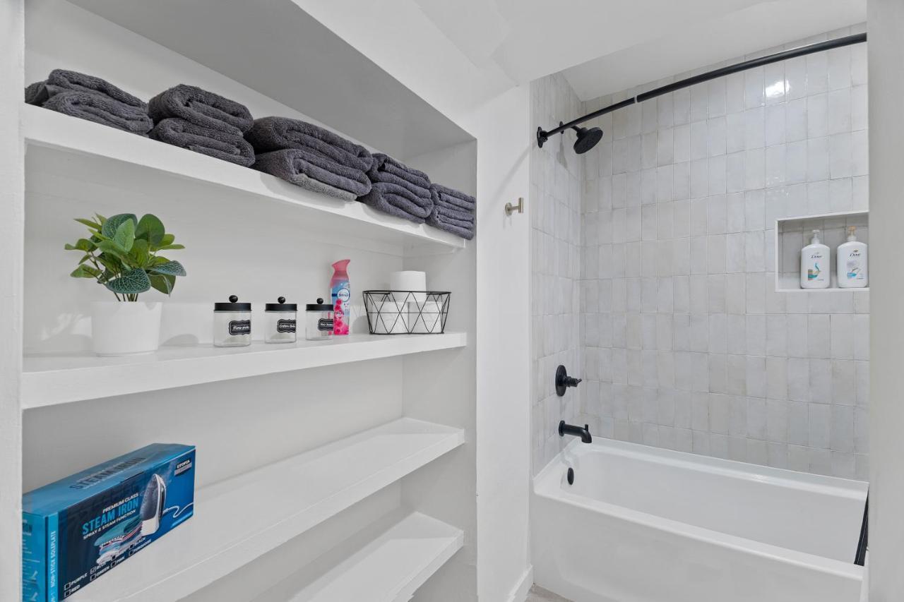 Stylish Phoenix Townhome - Foosball Table, Laundry, Parking! Extérieur photo